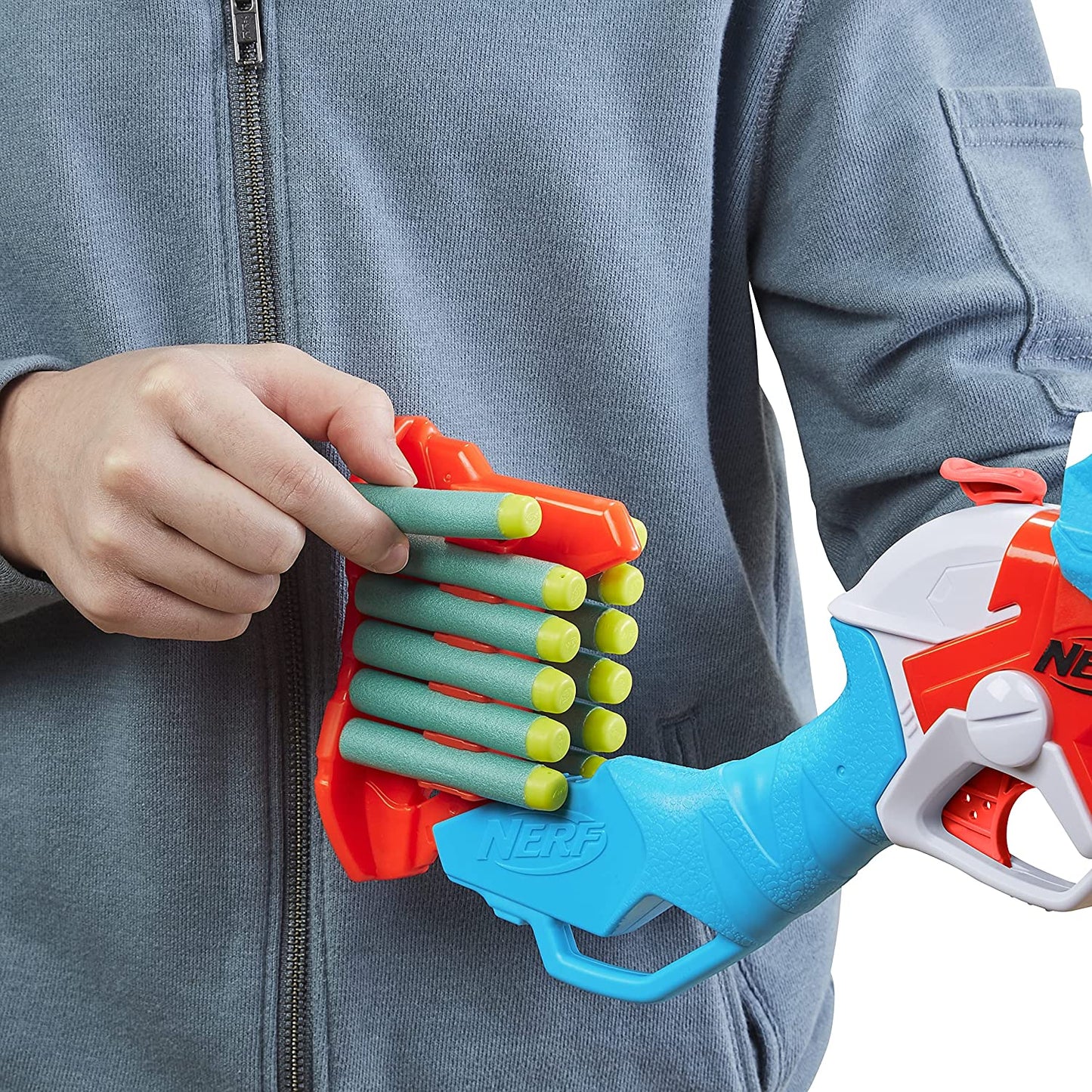 NERF DinoSquad Tricera-Blast Blaster, aufklappbarer 3-Dart Lauf, 12 Nerf Darts Triceratops