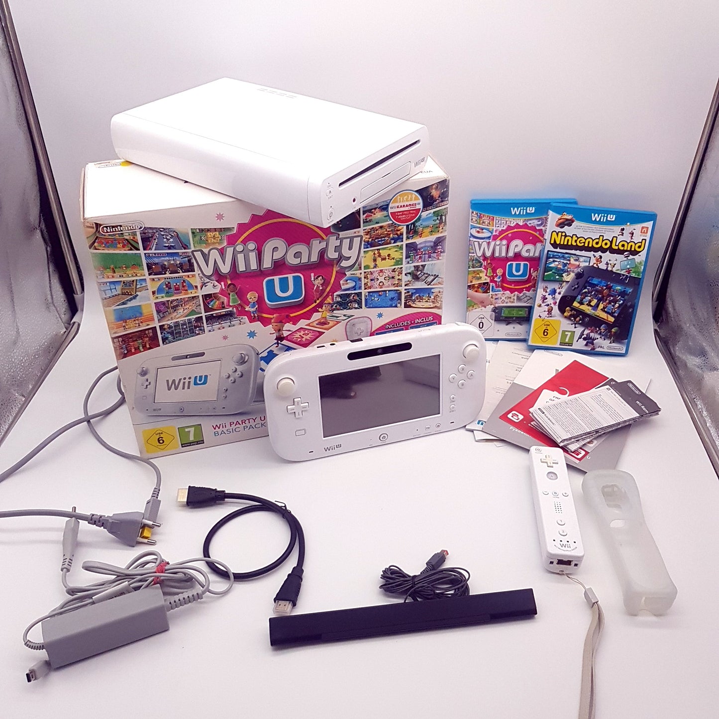Nintendo Wii U  WiiU Konsole + Wii Party U & Nintendoland Spiele - gebraucht mit OVP
