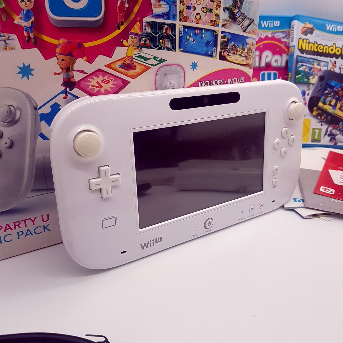 Nintendo Wii U  WiiU Konsole + Wii Party U & Nintendoland Spiele - gebraucht mit OVP
