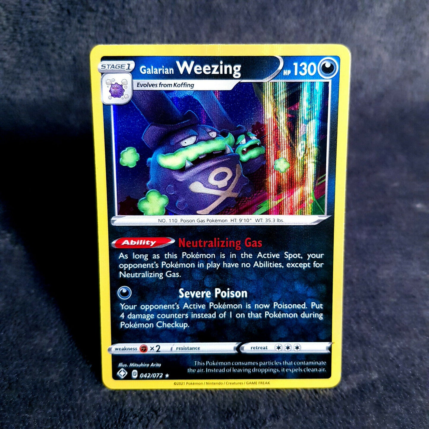 Pokemon - Galarian Weezing 42/72 HOLO - Shinig Fates (2021) - MINT