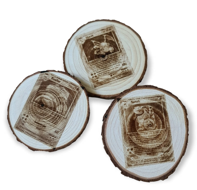 3 Holz Untersetzer mit Motiven von Glurak, Turtok & Bisaflor